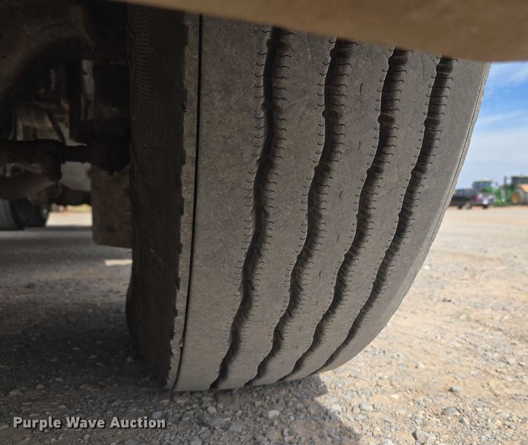 image for item EU3930 2005 Peterbilt 379 semi truck