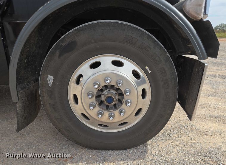 image for item EU3930 2005 Peterbilt 379 semi truck