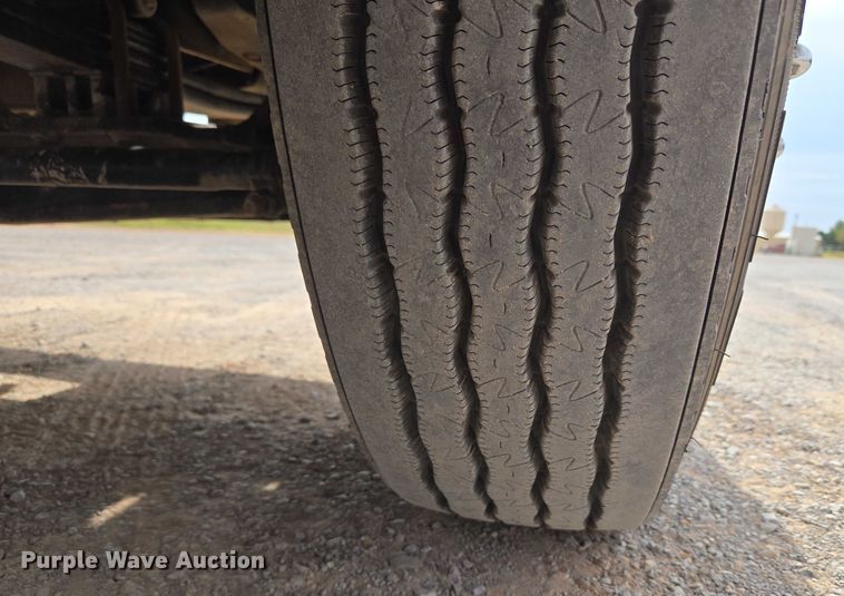 image for item EU3930 2005 Peterbilt 379 semi truck