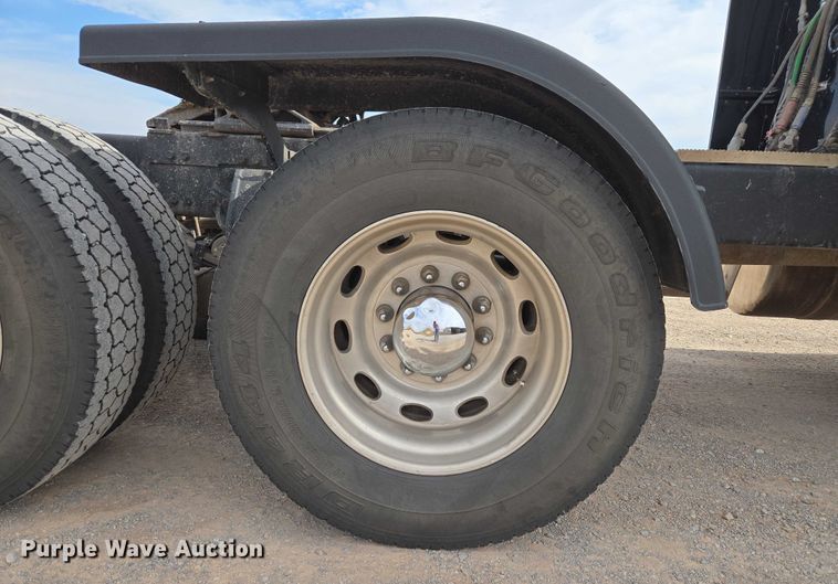 image for item EU3930 2005 Peterbilt 379 semi truck