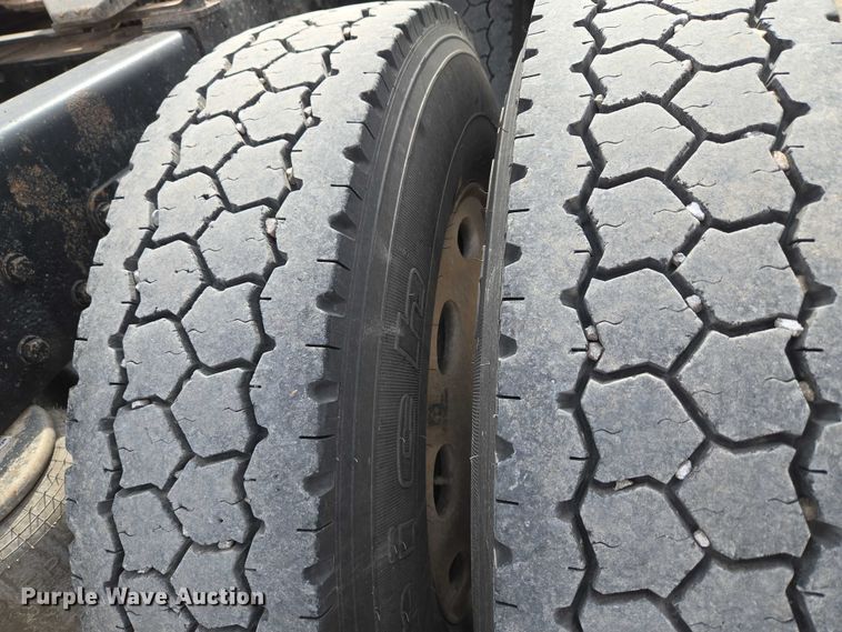 image for item EU3930 2005 Peterbilt 379 semi truck