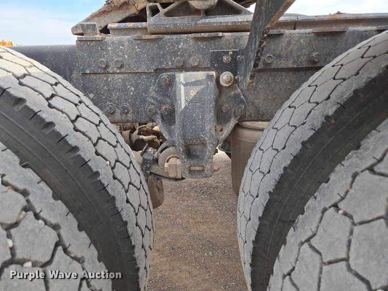 image for item EU3930 2005 Peterbilt 379 semi truck