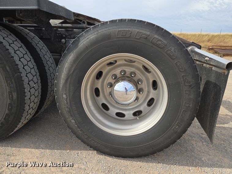 image for item EU3930 2005 Peterbilt 379 semi truck