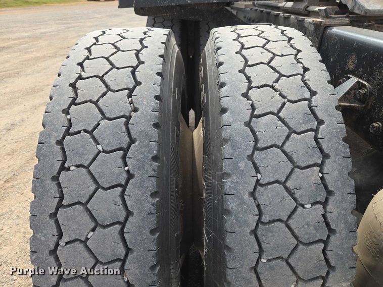 image for item EU3930 2005 Peterbilt 379 semi truck