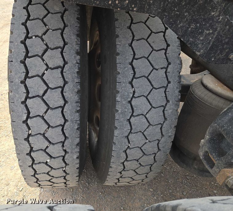 image for item EU3930 2005 Peterbilt 379 semi truck