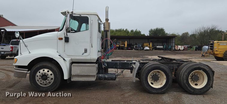 image for item EU3952 2003 International 9200i semi truck