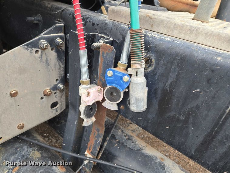 image for item EU3952 2003 International 9200i semi truck