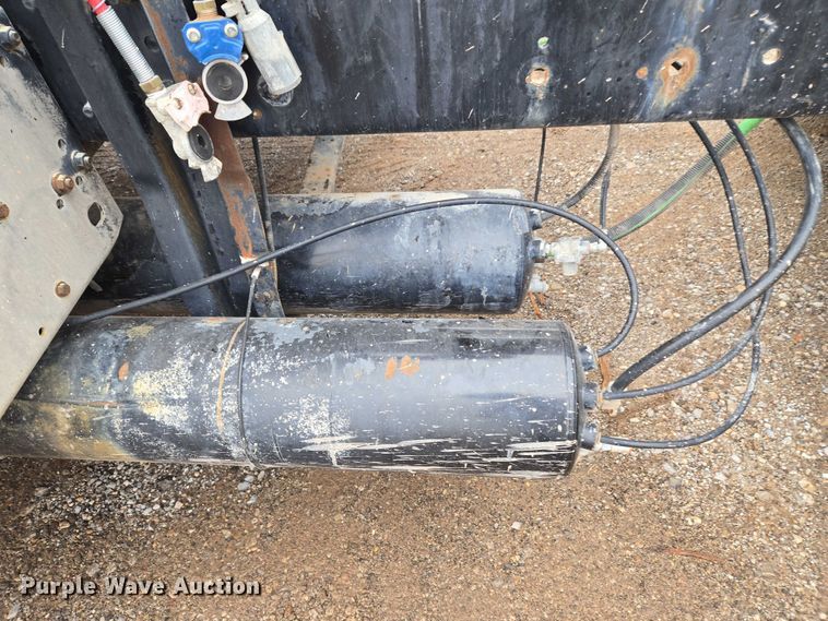 image for item EU3952 2003 International 9200i semi truck