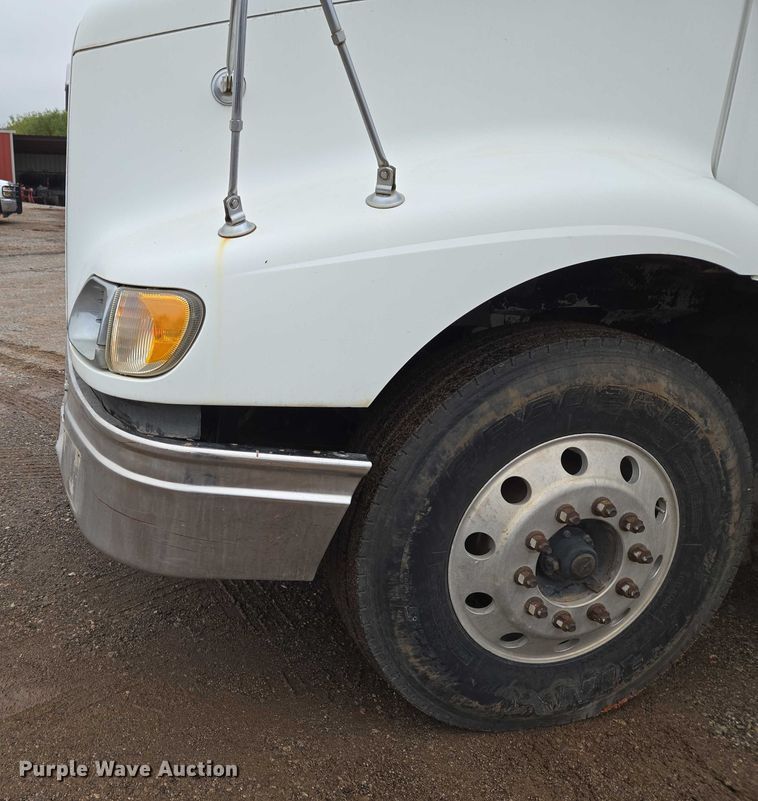 image for item EU3952 2003 International 9200i semi truck