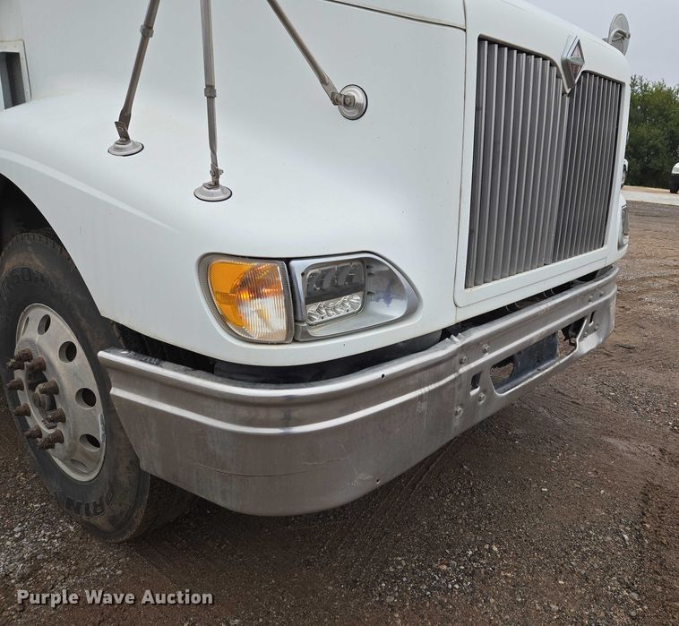 image for item EU3952 2003 International 9200i semi truck