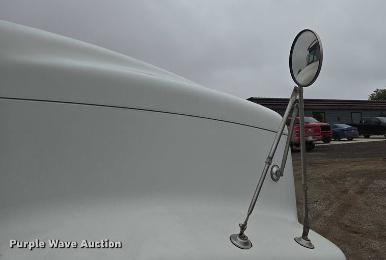 image for item EU3952 2003 International 9200i semi truck