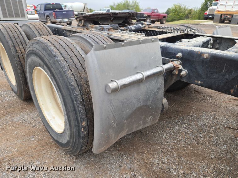 image for item EU3952 2003 International 9200i semi truck