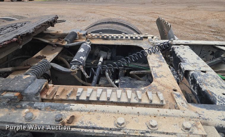 image for item EU3952 2003 International 9200i semi truck