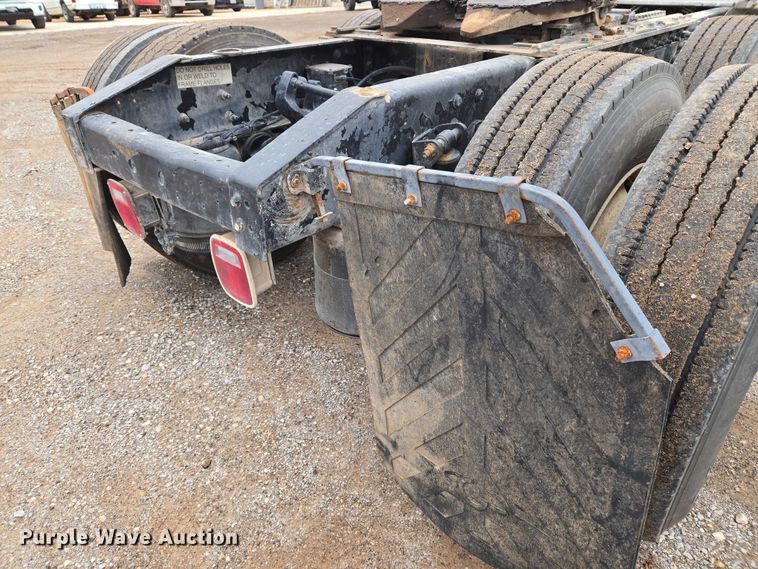 image for item EU3952 2003 International 9200i semi truck