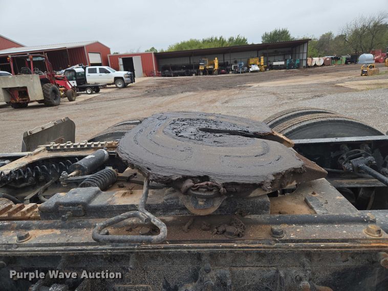 image for item EU3952 2003 International 9200i semi truck