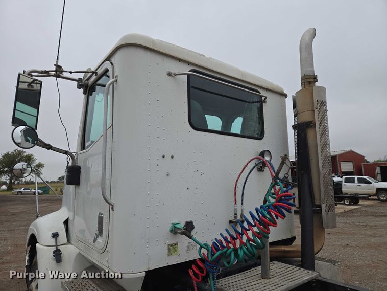 image for item EU3952 2003 International 9200i semi truck