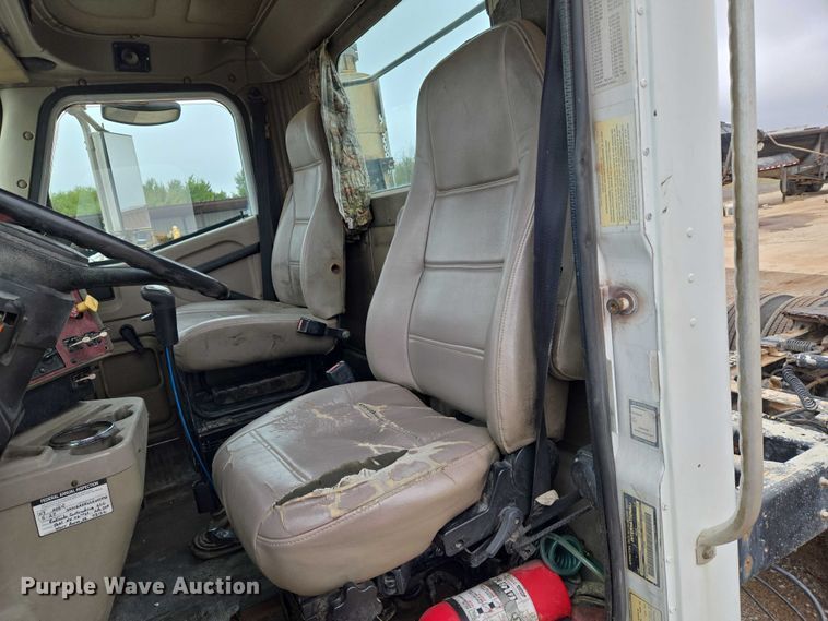 image for item EU3952 2003 International 9200i semi truck