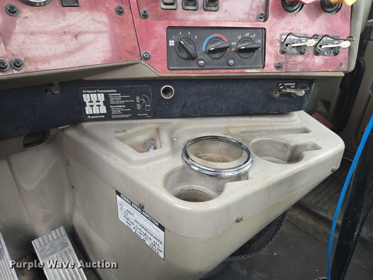 image for item EU3952 2003 International 9200i semi truck