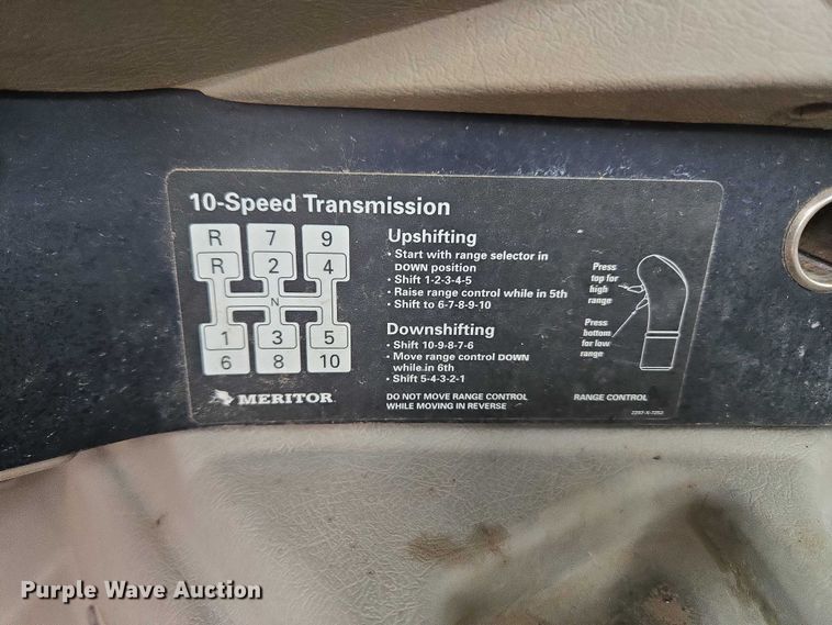 image for item EU3952 2003 International 9200i semi truck