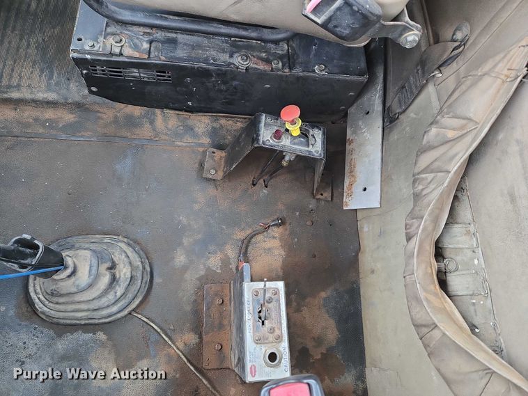 image for item EU3952 2003 International 9200i semi truck