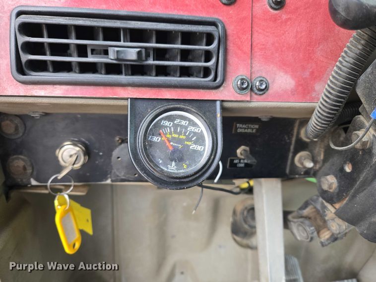 image for item EU3952 2003 International 9200i semi truck