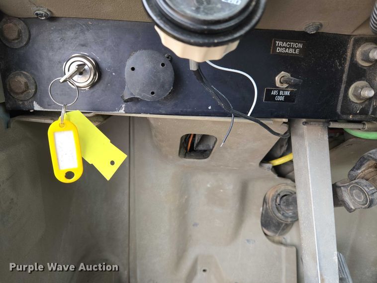 image for item EU3952 2003 International 9200i semi truck