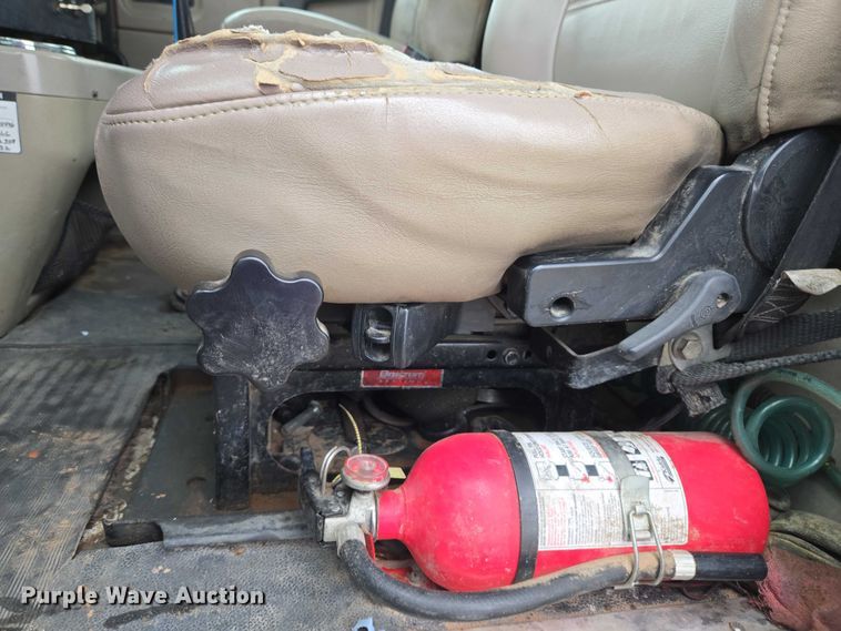 image for item EU3952 2003 International 9200i semi truck