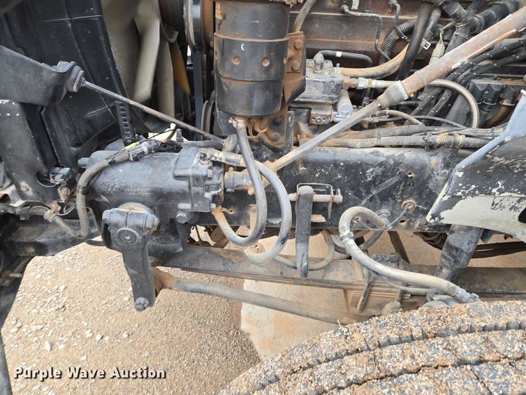 image for item EU3952 2003 International 9200i semi truck