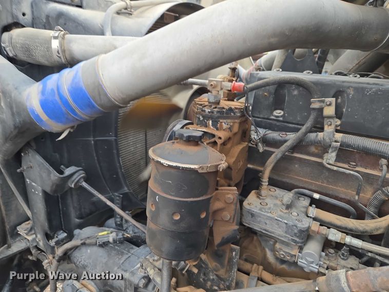 image for item EU3952 2003 International 9200i semi truck