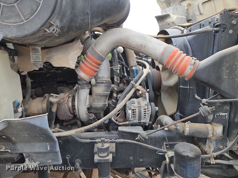 image for item EU3952 2003 International 9200i semi truck