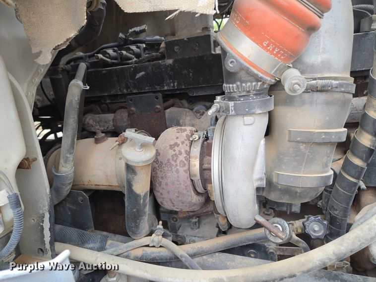 image for item EU3952 2003 International 9200i semi truck