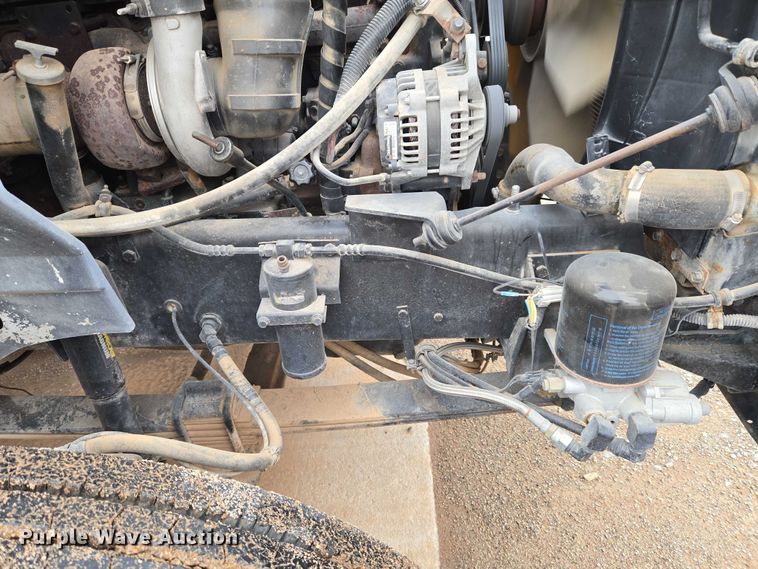 image for item EU3952 2003 International 9200i semi truck