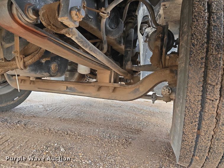 image for item EU3952 2003 International 9200i semi truck