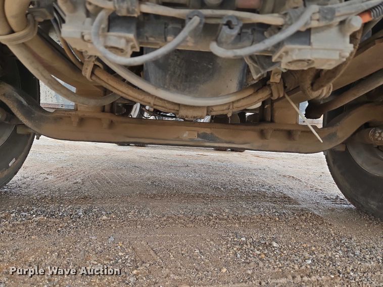 image for item EU3952 2003 International 9200i semi truck