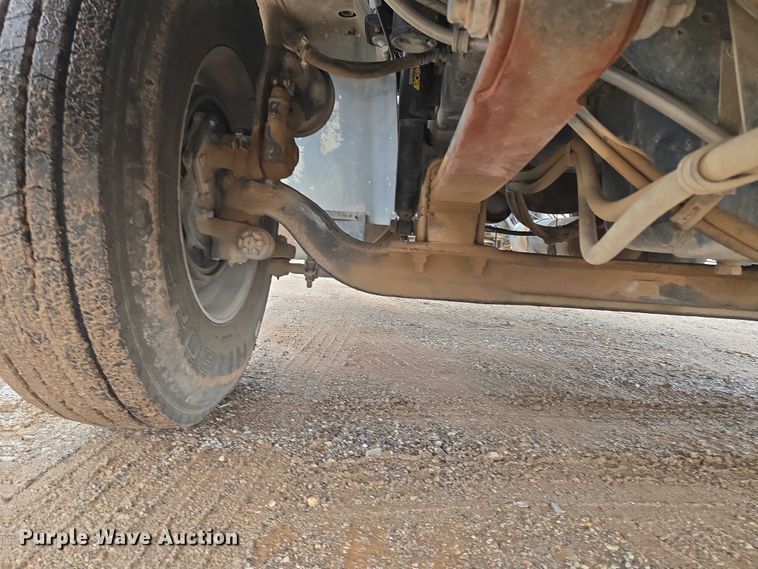 image for item EU3952 2003 International 9200i semi truck