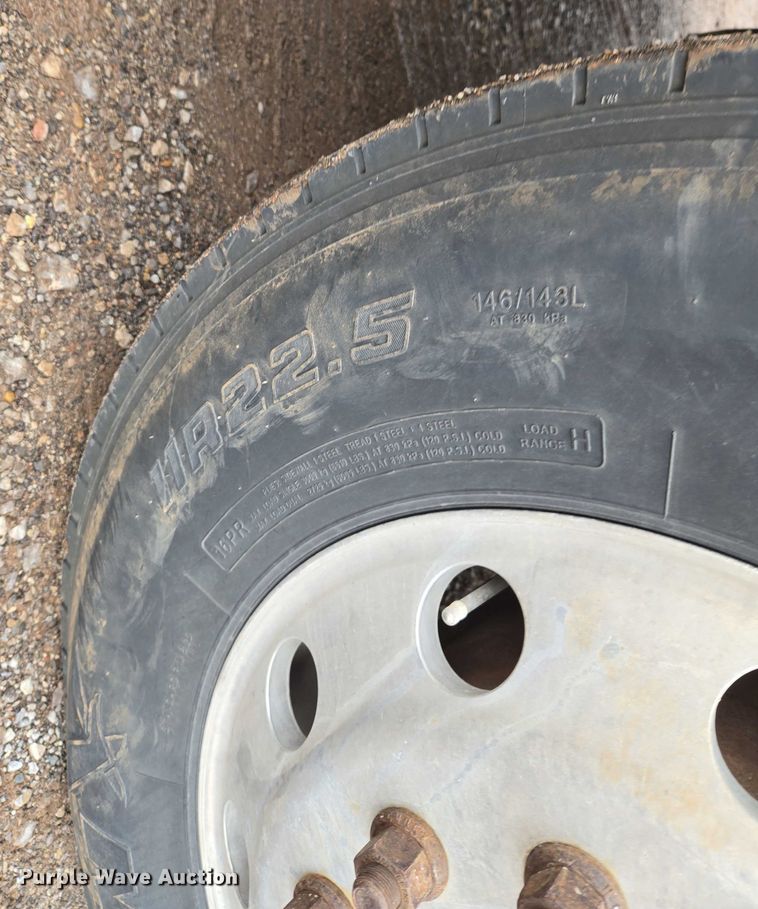 image for item EU3952 2003 International 9200i semi truck