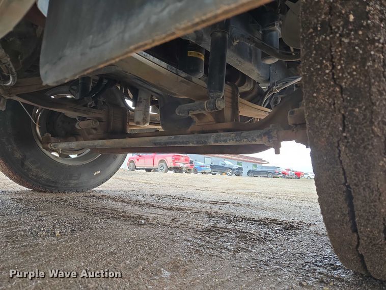 image for item EU3952 2003 International 9200i semi truck