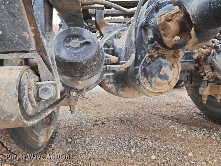 image for item EU3952 2003 International 9200i semi truck