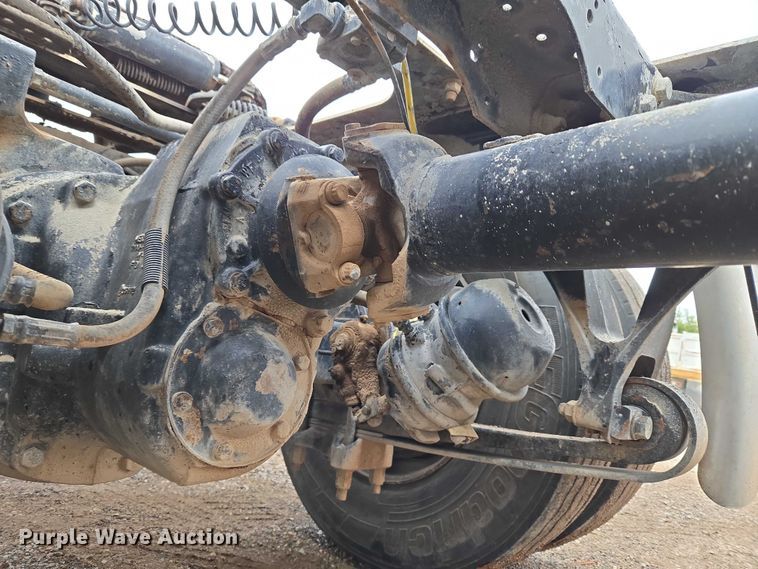 image for item EU3952 2003 International 9200i semi truck