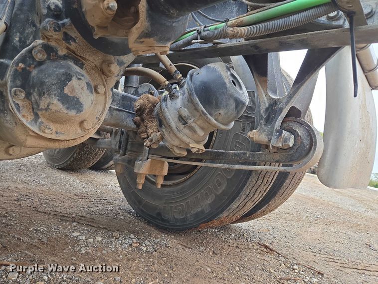 image for item EU3952 2003 International 9200i semi truck