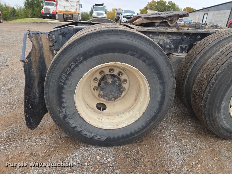 image for item EU3952 2003 International 9200i semi truck