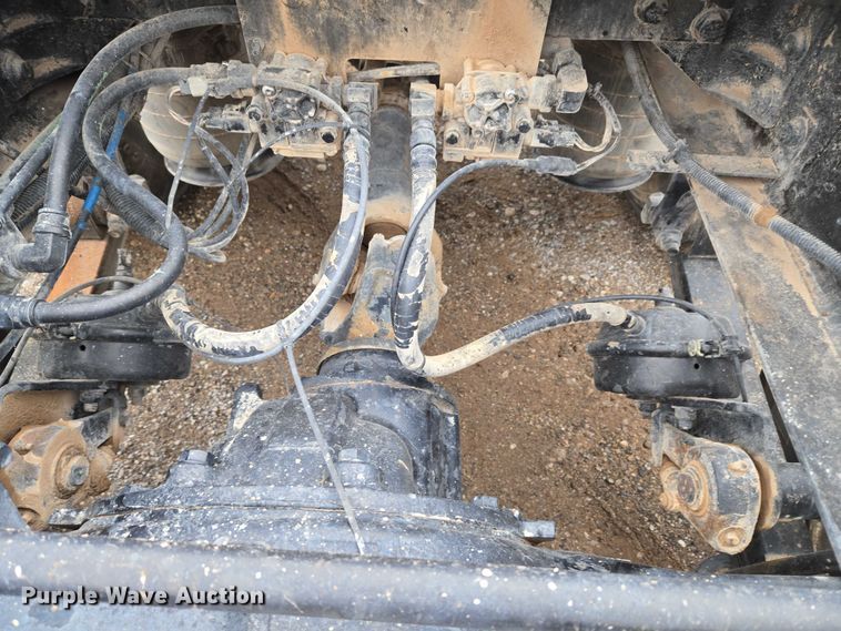 image for item EU3952 2003 International 9200i semi truck