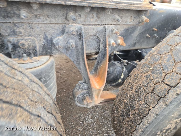 image for item EU3952 2003 International 9200i semi truck