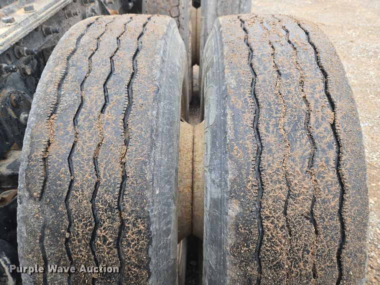 image for item EU3952 2003 International 9200i semi truck