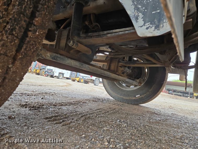 image for item EU3952 2003 International 9200i semi truck