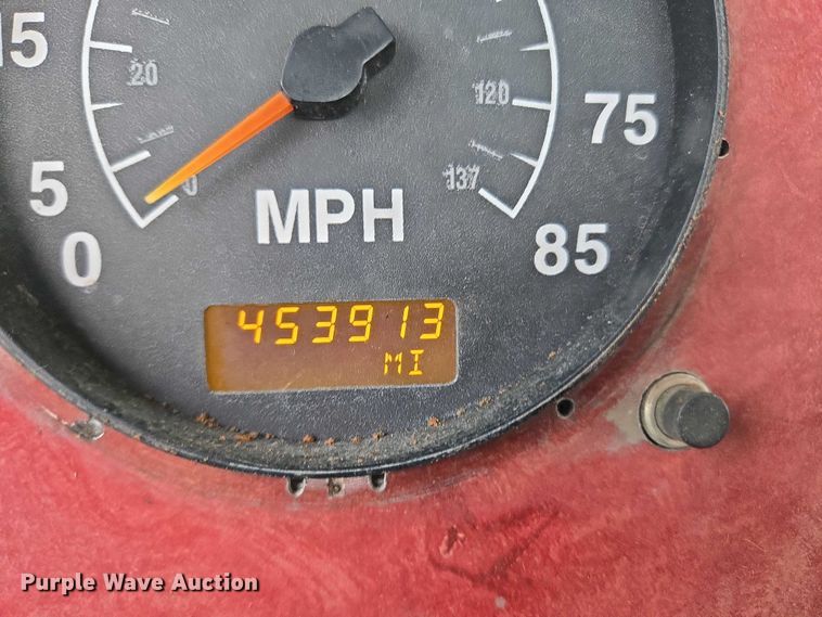 image for item EU3952 2003 International 9200i semi truck