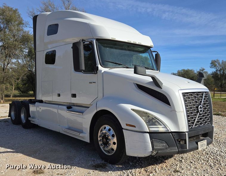 image for item EU3995 2019 Volvo Truck VNL semi truck