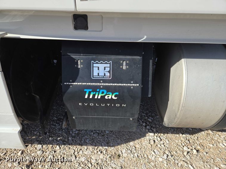 image for item EU3995 2019 Volvo Truck VNL semi truck