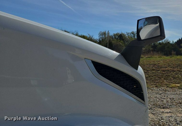 image for item EU3995 2019 Volvo Truck VNL semi truck