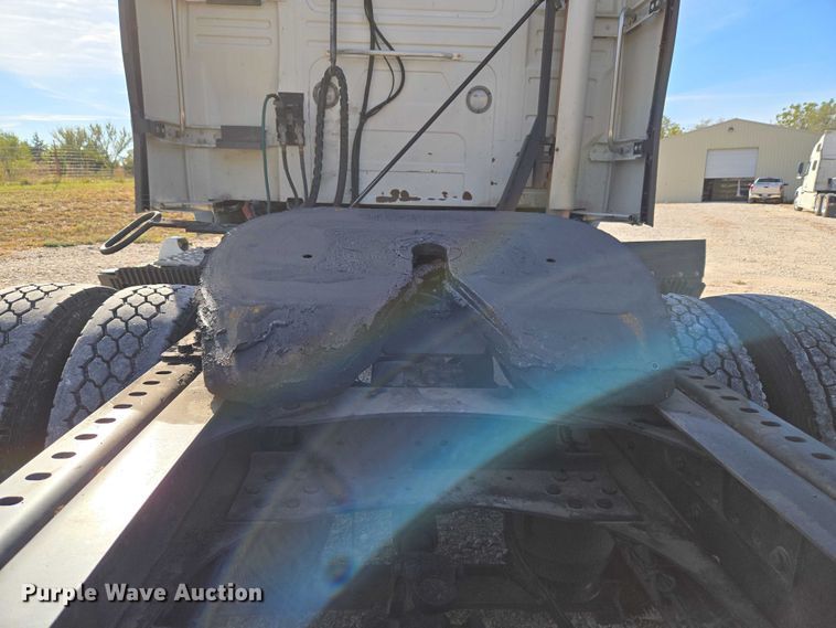 image for item EU3995 2019 Volvo Truck VNL semi truck